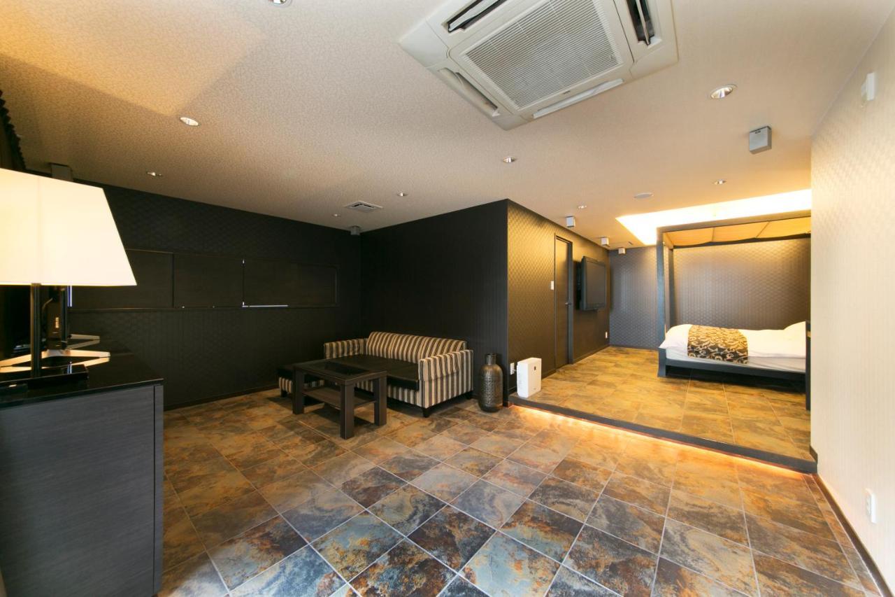 Hotel Lotus Toyonaka (Adults Only) Buitenkant foto