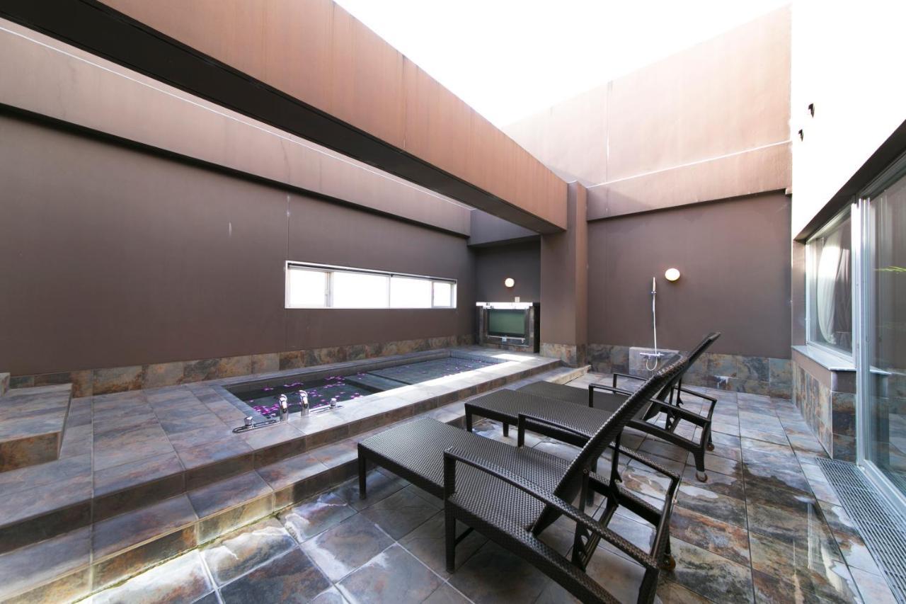Hotel Lotus Toyonaka (Adults Only) Buitenkant foto