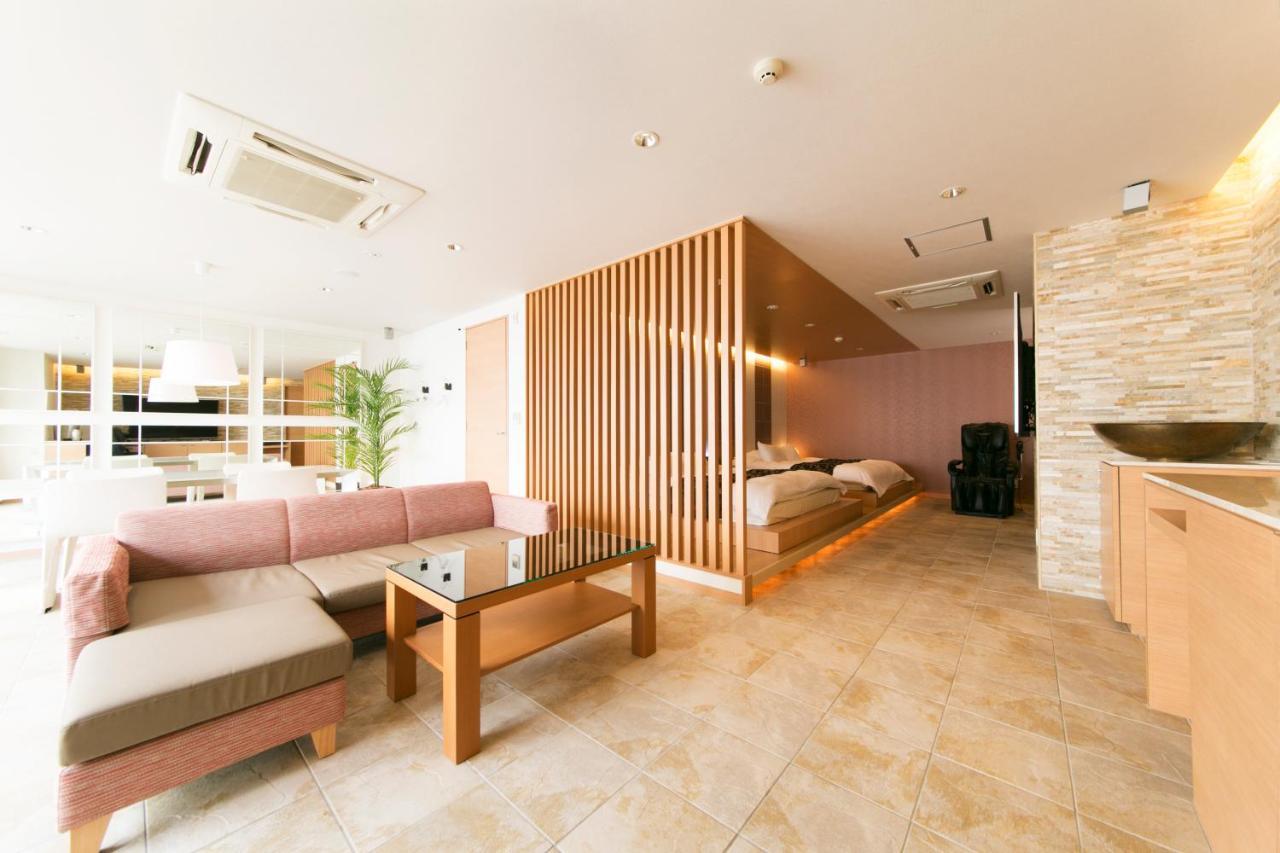 Hotel Lotus Toyonaka (Adults Only) Buitenkant foto