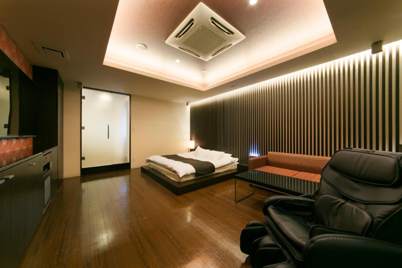 Hotel Lotus Toyonaka (Adults Only) Buitenkant foto