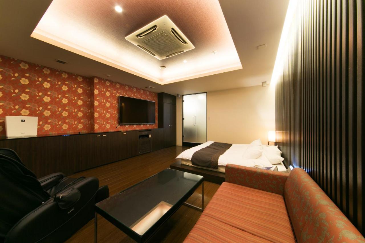 Hotel Lotus Toyonaka (Adults Only) Buitenkant foto