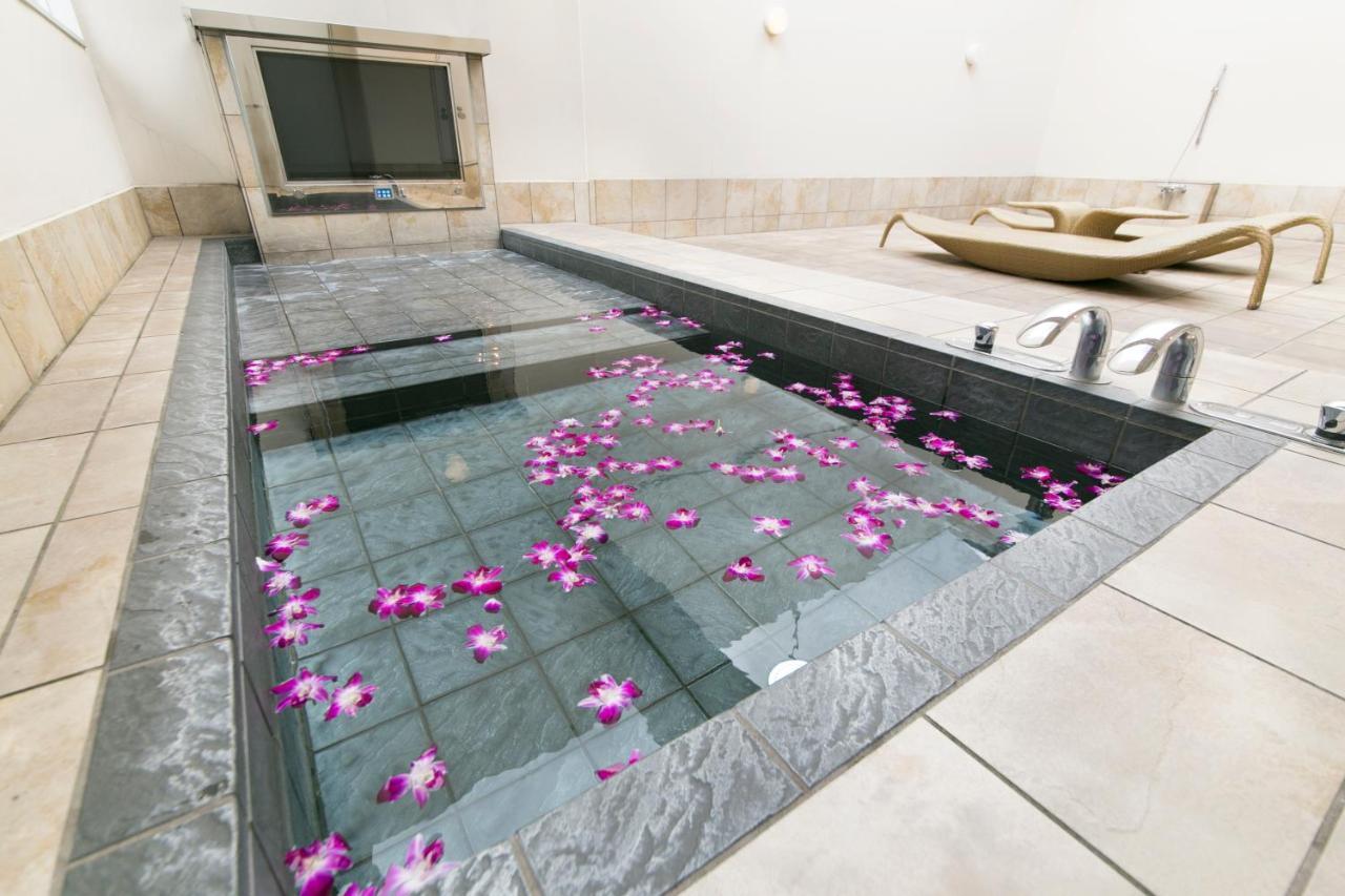 Hotel Lotus Toyonaka (Adults Only) Buitenkant foto